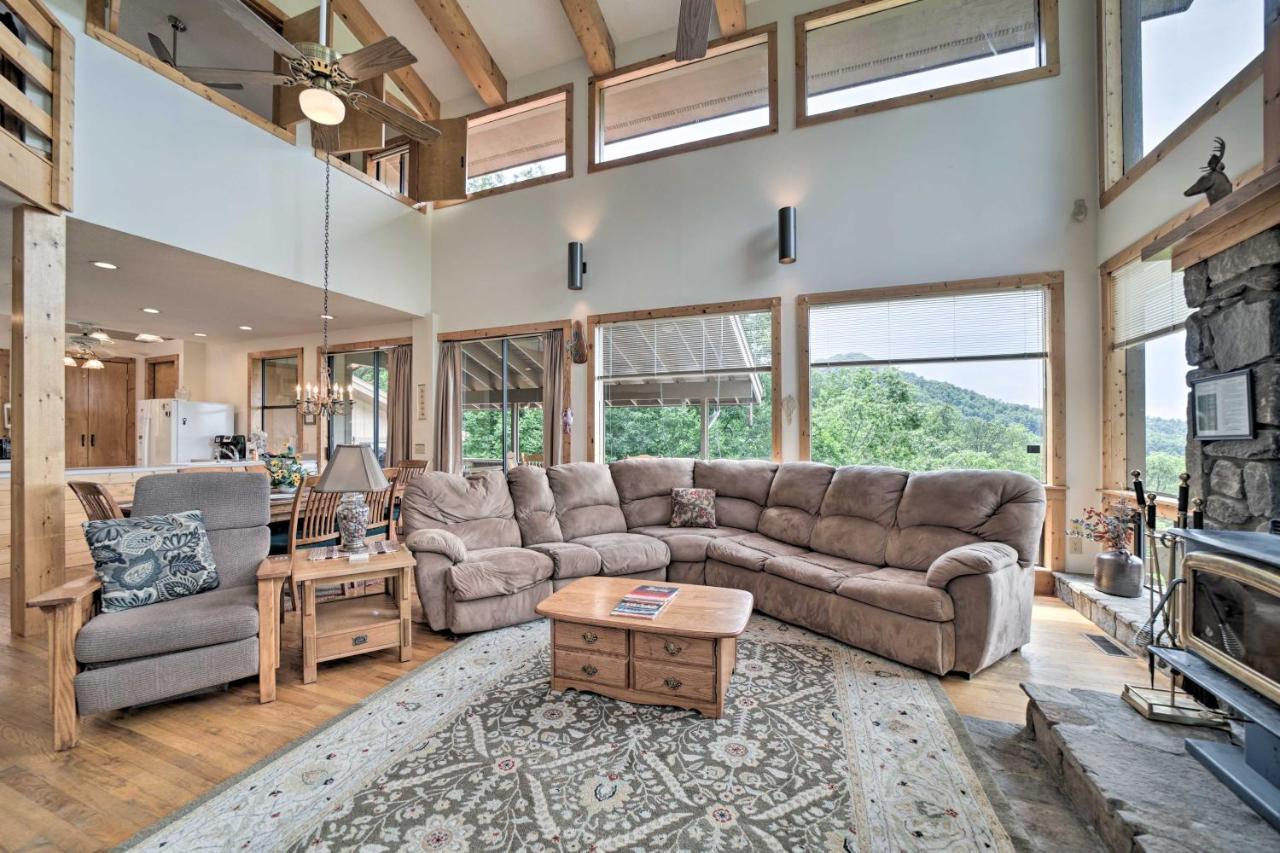 Vibrant Bryson City Home With Mtn Views And Deck! Luaran gambar