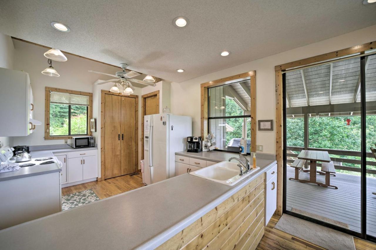 Vibrant Bryson City Home With Mtn Views And Deck! Luaran gambar