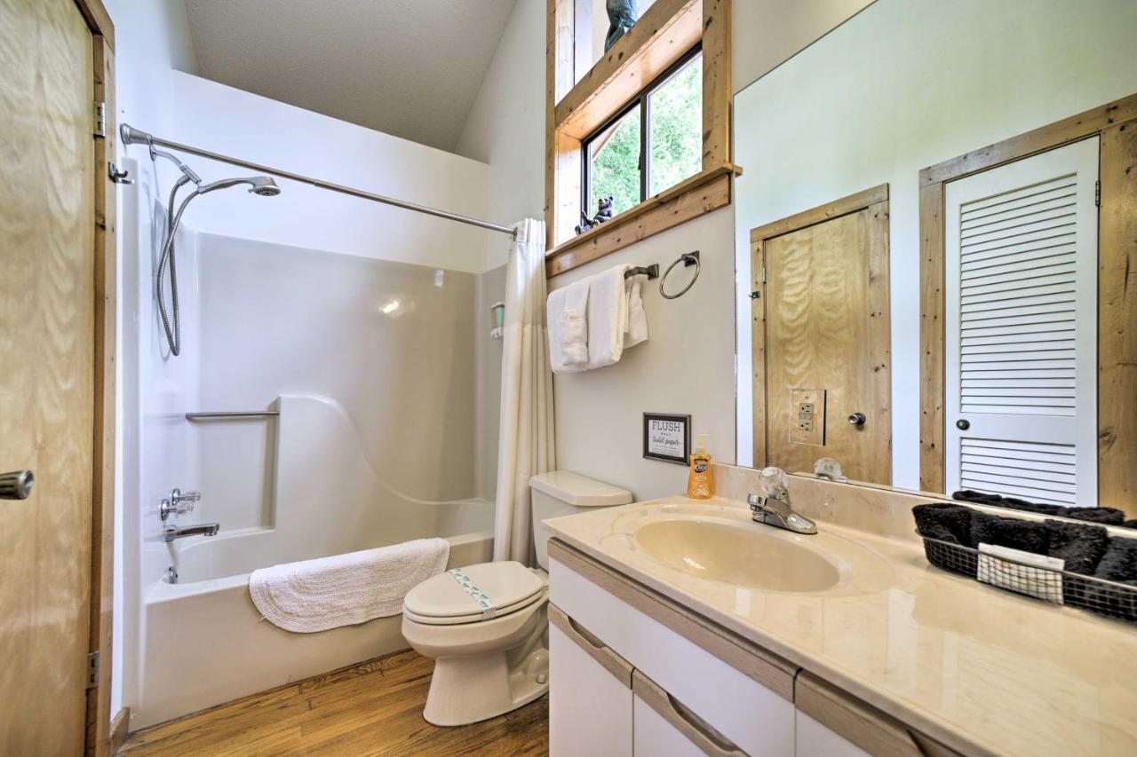 Vibrant Bryson City Home With Mtn Views And Deck! Luaran gambar
